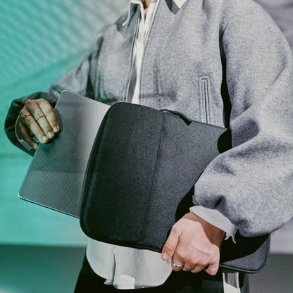 Incase Crosstown Sleeve for 14-inch Laptop